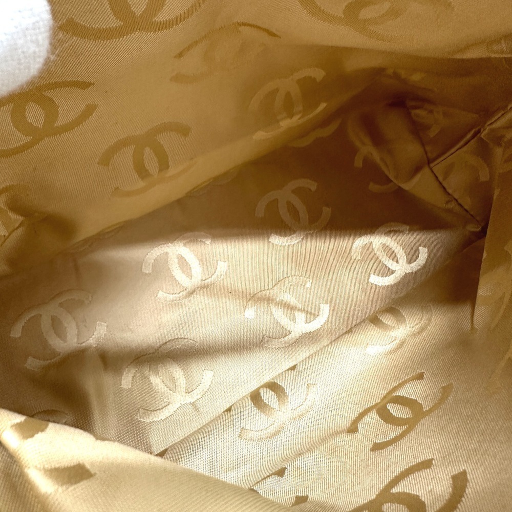 CHANEL Cream Tote Bag - Picture 14 of 15
